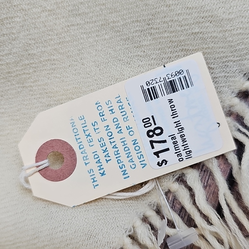 NWT AUNTIE OTI WOOL FRINGE AZTEC THROW OR SHAWL - Picture 7 of 7
